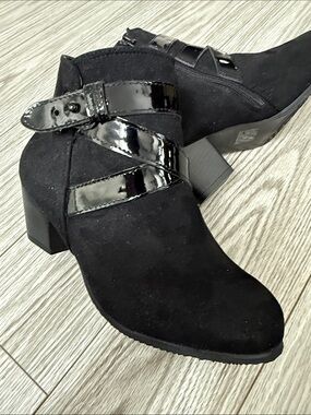 📍 Penningtons Ankle Boots